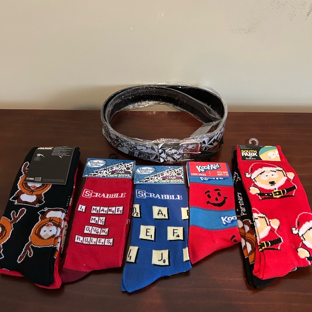 Graphic Belt and 7 Pairs of Socks Bundle